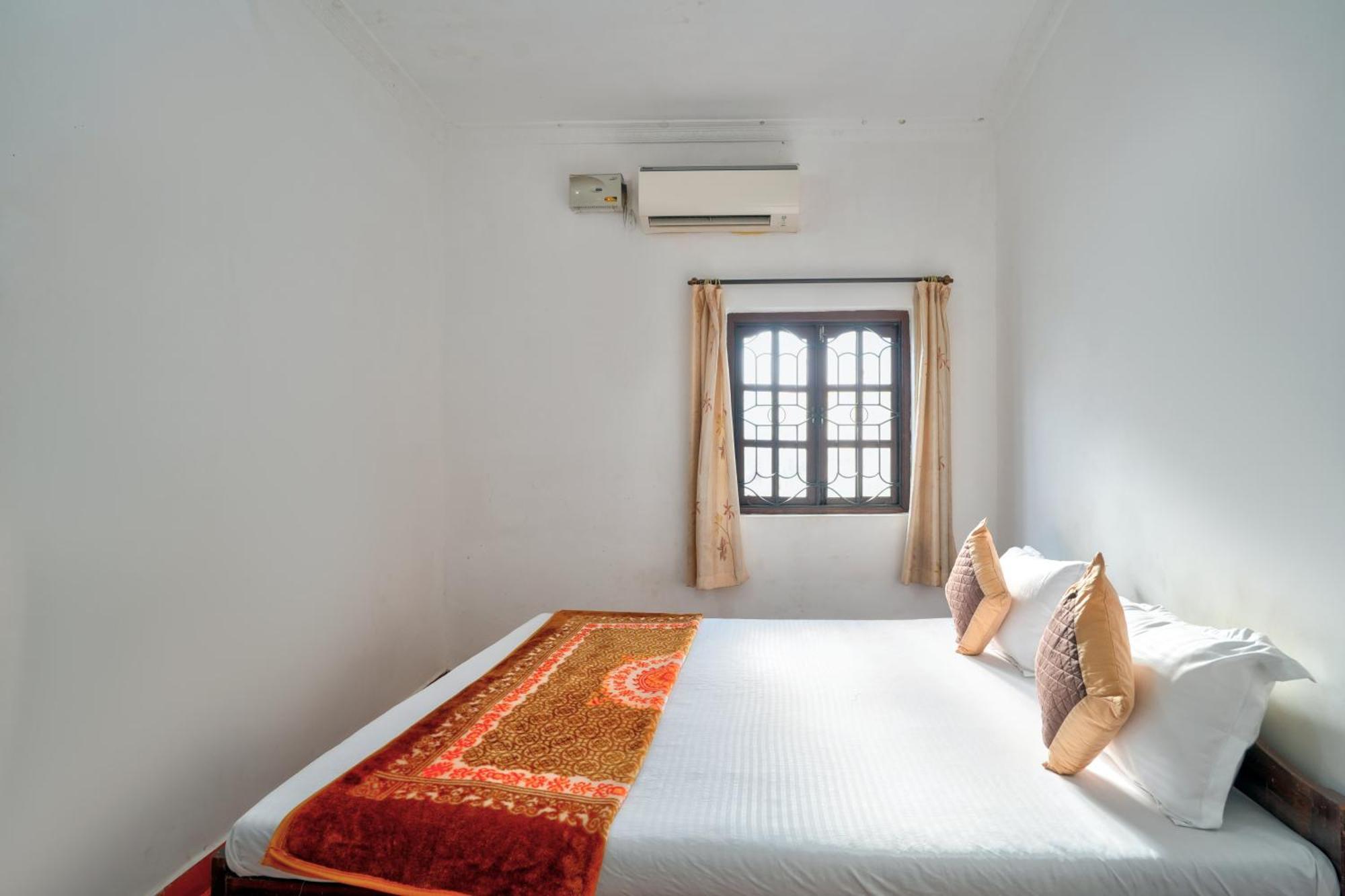 Om Sai Guest House Калангут Экстерьер фото